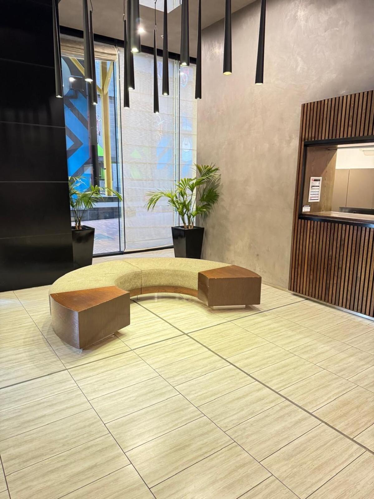 Apartment Adek Apartments Cbd -Free Parking, Pool, Gym & Sauna Melbourne
