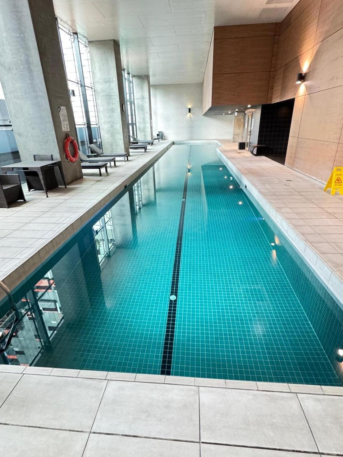 Adek Apartments Cbd -Free Parking, Pool, Gym & Sauna *